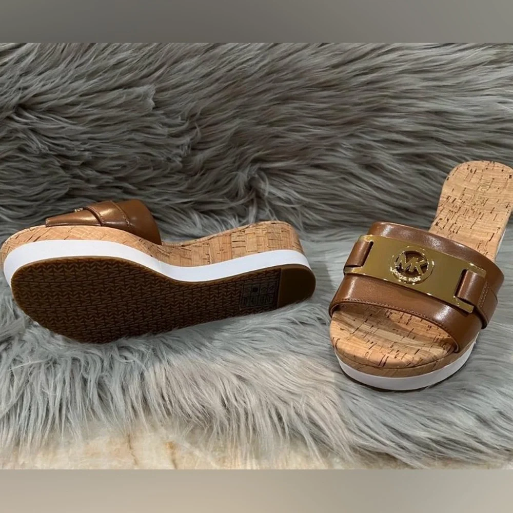 Michael Kors Women’s Warren Platform Sandals. Leather, open toe, MK logo. New